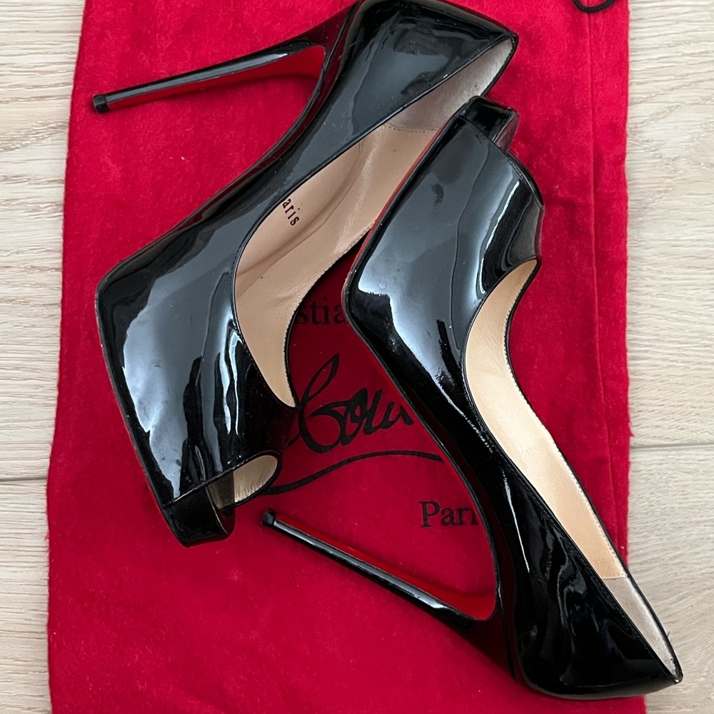Christian Louboutin Black Patent leather pumps